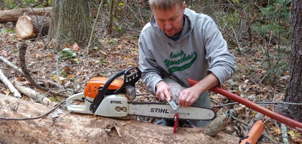 Stump Vise for Chainsaw Maintenance